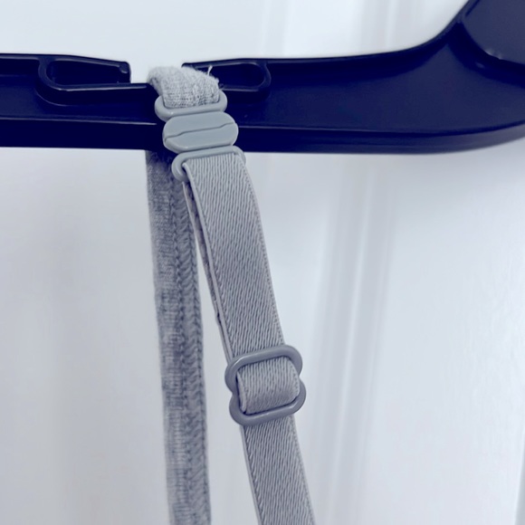 Calvin Klein-Bralette w removable pads. NWT. size med. - Picture 5 of 5